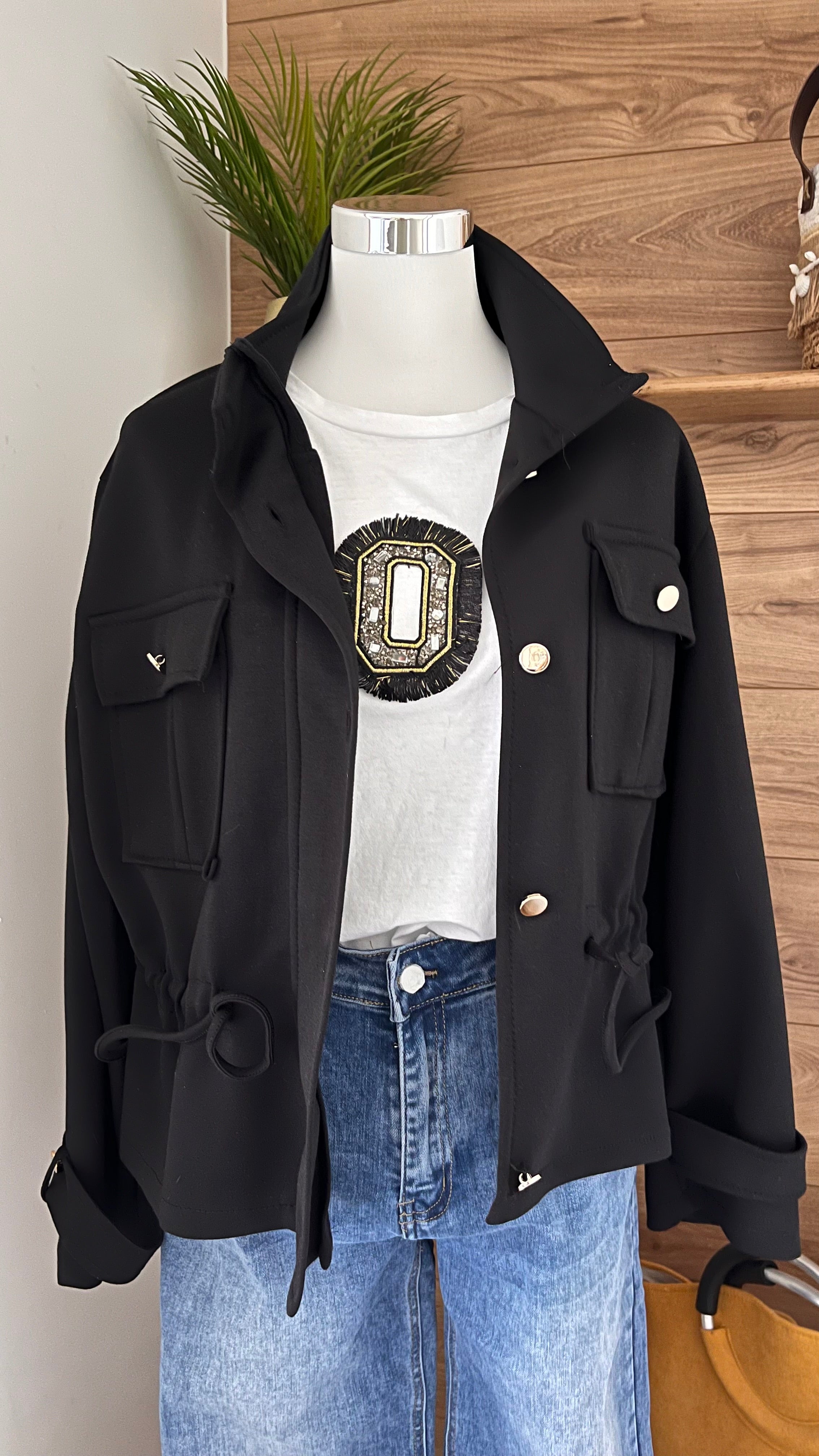 Veste Noire Droite Cordon à la Taille - 78% Polyester 18% Viscose 4% Élasthanne - Fabrication Italie - TU 40-48